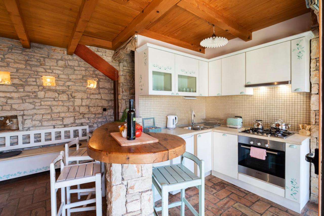Poiai Stonehouse With Jacuzzi Villa Peroj Eksteriør billede